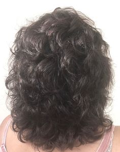 Spiral Perm Short Hair, Medium Shag, Medium Shag Haircuts, Mom Hair, Shampoo For Thinning Hair, Shag Haircuts, Curly Hair Photos, Medium Layered, Mom Hairstyles