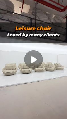 there is a video that shows how to use furniture in an art gallery, and the text below reads leisure chair loved by many clientes