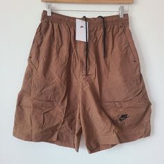 Nike Sportswear Tech Essentials Woven Utility Shorts Dm6484-256 Size M Brown Condition: New With Tags. Tech Essentials, Nike Brown, Utility Shorts, Shorts Nike, Active Wear Shorts, Shorts Athletic, Nike Shorts, Nike Sportswear, Men's Nike