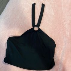 (Xs) New Never Worn Black Vacation Tops With Built-in Bra, Black Tops With Built-in Bra For Vacation, Black Triangle Top For Night Out, Trendy Black Triangle Top, Black Triangle Top Crop Top Casual, Casual Black Triangle Top Crop Top, Casual Black Triangle Crop Top, Garage Tops, Top Halter