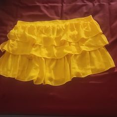 Nwt New York & Company. Yellow Ruffled Mini Skirt. Sz. L Flowy Short Skirt With Ruffles, Short Flowy Skirt With Ruffles, Flowy Ruffled Short Skirt, Short Ruffled Flowy Skirt, Chic Yellow Bottoms With Ruffles, Chic Yellow Ruffled Bottoms, Yellow Ruffled Mini Skirt For Summer, Chic Yellow Tiered Skirt, Flowy Yellow Ruffled Skirt