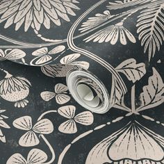 a black and white floral wallpaper with large flowers on the side, in shades of grey