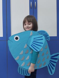 Fish Costume Diy, Fish Costume Kids, Diy Fish Costume, Fancy Dress Costumes Kids, Fancy Dress Competition, Fish Costume, School Kids Crafts