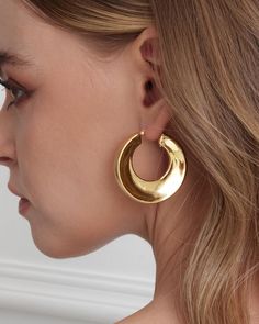 These large round organic hoop earrings feature a slightly chunky look with a unique concave shape on both sides, exclusive to the Haus of Hoops brand. Crafted in 18K yellow gold or white gold plated over sterling silver, they are designed for comfort using our Italian electroforming technique to achieve the ideal weight. Each pair is hand-polished for a flawless, luxurious finish. Perfect as a gift for her, gift for mom, or best friend gift, these hoop earrings offer a bold, elegant statement. * Material: High Quality Solid 925 Sterling Silver * Finish: Sterling Silver ∙ 18K Gold (Yellow Gold, White Gold) * Closure: Hoop Stamp Closure * Approx. Measurement: Outer Length: 1.7 inches Outer Width: 1.7 inch * Silver weight: Approx. 0.37 oz Sold as a Pair Other Information: * All items are nic Elegant Chunky Round Hoop Earrings, Modern Chunky Round Earrings, Gold Chunky Round Earrings, Luxury Gold-plated Hoop Earrings For Statement, Luxury Polished Gold-tone Hoop Earrings, Mom Best Friend, Luxury Gold-tone Metal Hoop Earrings, Best Friend Birthday Gift, Luxury Tarnish-resistant Brass Hoop Earrings