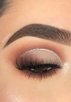 Brown With Gold Eyeshadow, Makeup Ideas For Quinceanera Damas, Neutral Eyeshadow With Glitter, All Matte Eyeshadow Look, Brown Eyeshadow Looks With Glitter, Brown Eyeshadow With Glitter, Eyeshadow Looks For Champagne Dress, Brown And Glitter Eyeshadow, Homecoming Eyeshadow Looks