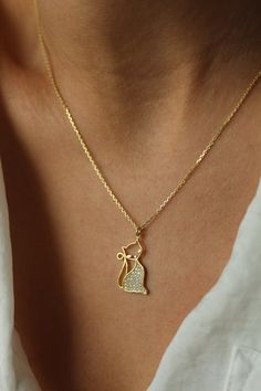 To remind you our cutest pals🐈 Get this beautiful minimalist jewelry made with the quality of perfect elements✨ You can choose 925K Sterling Silver with the options of Gold, Rose Gold or White Gold colors. High quality jewelry for everyone ❤️  Details * 925K Sterling Silver Option → 14K Gold, Rose Gold or White Gold plated * Chain length is approximately 18 inches (16+2 in extender) / 45 cm (40+5 cm extender) * Time is everything! You will receive your package as soon as possible 🚚  * We care about the quality of metal to make sure it will last for a long time * We use enamel technique to color the jewelry and high quality zircons only * There can be tiny differences on each item. Length difference of the chain as well as color changes and shade differences of the stones and enamel is po 14k Gold Jewelry With Cat Design In Gold Color, Yellow Gold Cat Design Jewelry Gift, Dainty Cat Design Jewelry For Gifts, Time Is Everything, Paw Necklace, Cat Pendant, Minimalist Gifts, Gold Colors, Cat Pendants