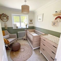 Kleine babykamer; 20 inspiratie ideeën & indeling - Mamaliefde Box Room Nursery, Safari Nursery Room, Small Room Nursery, Small Baby Room, Newborn Room, Baby Boy Bedroom, Baby Room Themes, Baby Room Neutral, Baby Boy Room Decor