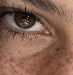 Freckle freckle frecle Pale Skin With Freckles Aesthetic, Brown Eyes And Freckles Aesthetic, Freckled Skin Aesthetic, Freckles Aesthetic Faceless, Brown Eyes With Freckles, Cute Freckles Aesthetic, Brown Woman Aesthetic, Pale Skin With Freckles, Freckle Aesthetic