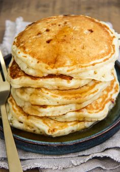 a stack of pancakes sitting on top of a blue plate