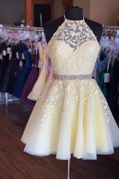 Prom Dress Two Piece, Halter Homecoming Dress, Yellow Homecoming Dresses, Dress With Applique, Mini Prom Dresses, Cheap Homecoming Dresses, Cocktail Gowns, Short Homecoming Dress, Lace Homecoming Dresses