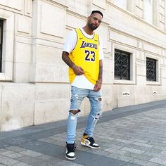 Steezy Outfits, Basketball Streetwear, Jersey Fashion, Nba Outfit, Black Men Fashion Swag, Mens Casual Outfits Summer