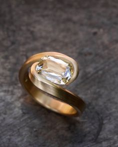 Golden Ribbon, Unique Gold Rings, Contemporary Engagement Rings, Gold Ring Designs, Jewels Rings, Dope Jewelry, Cushion Diamond, Dream Engagement Rings