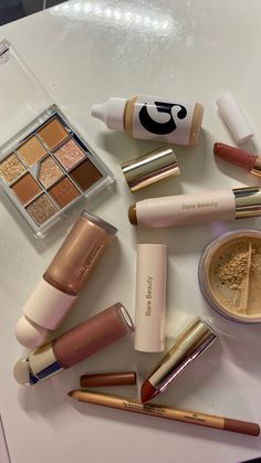 Makeup Bag Essentials, Makeup Needs, Fancy Makeup, Makeup Obsession, Makeup Items, Makeup Pictures, Beauty And Fashion, Makati, Makeup Eyeliner