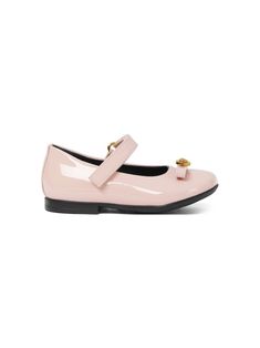 light pink calf leather patent finish Medusa Head motif bow detailing round toe front touch-strap fastening branded leather insole rubber sole Versace Kids, Dress With Jean Jacket, Baby Boy Accessories, Gucci Kids, Dolce And Gabbana Kids, Medusa Head, Shoes Pink, Girls Shoes Kids, Ballerina Shoes