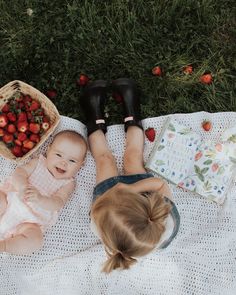 Bubbles Family Photoshoot, Nature Books, Barefoot Blonde, Books For Children, Foto Baby, Family Photoshoot, Future Baby, Future Kids