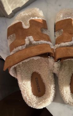 Hermes Slippers, Hermes Boots, Fur Sandals, Blue Aesthetic Pastel, Soft Slippers, Fresh Shoes, Old Money Style, Cute Sandals, Couple Outfits