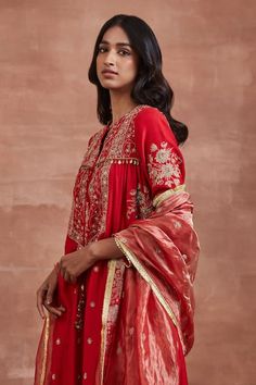 Buy Red Handwoven Moonga Silk Mitra Aari Embroidered Kurta Salwar Set For Women by Sue Mue Online at Aza Fashions. Red Floral Pattern, Salwar Pattern, Indian Designer Suits, Straight Kurta, Lace Border, Sequins Embroidery, Indian Design, Designer Suits, Wedding Wear