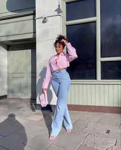 Black Shirt Light Blue Jeans Outfit, Heeled Sandals Outfit Jeans, How To Style Pink Crop Top, Blush Pink Shoes Outfit, Pink And Blue Jeans Outfit, Blue Top And Jeans Outfit, White Top And Blue Jeans Outfit, Petite Black Girls Outfit, Crop White Shirt Outfit