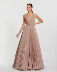 Shimmering Georgette Pleated Sleeveless Gown Beautiful Ballgown, Destination Wedding Guest Dress, Fall Formal Dresses, Autumn Knitwear, Black Tie Wedding Guests, Maxi Dresses Fall, Fall Wedding Guest Dress, Brocade Dresses, Bride Groom Dress