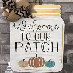 Welcome To Our Patch Mason Jar: DOOR HANGER DESIGN - Paisley Grace Designs Mason Jar Door Hanger Ideas, Mason Jar Signs Wooden Diy, Mason Jar Wood Sign, Wood Mason Jar Door Hanger, Wooden Mason Jar Sign, Mason Jar Hanger, Mason Jar Door Hanger, Mason Jar Sign, Fall Craft Fairs