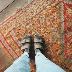 Socks And Sandals Aesthetic, Urban Boho Outfits, Birks And Socks, Boho Socks, Mode Hippie, Skateboarder, Walk This Way