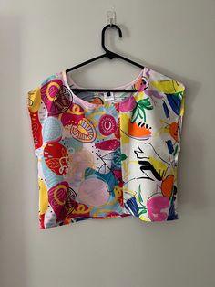 This lovely size 8 Bondi tee has been created from a retro preloved cotton piece abs a bright, colourful tea towel.. The top has a yoke at the back to give a more comfortable style, whilst not taking away from the soft drape of the garment . The hemline sits just below the waistline. This would be lovely and cool to wear as a summer top, but would also look great with a long sleeved tee underneath for a cooler evening.  Dress this up or wear it casually. Although this style is giving, this tee c Comfortable Style, Summer Tee, Top Hat, Relaxed Style, Summer Top, Comfortable Fashion, Tea Towel, Womens Clothing Tops, Looks Great