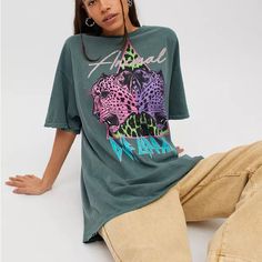 Nwt Urban Outfitters Def Leppard Double Animal Green Tee Sz S/M L/ Uo-Exclusive Cotton Tee Cut In A Relaxed Fit That Can Be Worn As A Super-Oversized Tee Or As A T-Shirt Dress. Made From Washed-Soft Cotton With A Ribbed Crew Neck, Dropped Short Sleeves And Faded Graphic At The Front For A Well-Worn Look. Content + Care - 100% Cotton - Machine Wash - Imported Size + Fit - Model Is 5’11” And Wearing Size S/M - Measurements Taken From Size S/M - Chest: 50” - Length: 30” Cheap Casual T-shirt By Urban Outfitters, Oversized Graphic Print Top From Urban Outfitters, Leopard Print Top With Letter Print For Summer, Leopard Print Graphic T-shirt For Summer, Oversized Leopard Print Top, Summer Leopard Print Graphic T-shirt, Relaxed Fit Leopard Print Top For Summer, Summer Cotton Tops With Tiger Print, Leopard Print Short Sleeve Top For Streetwear