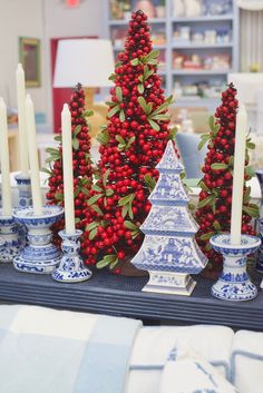 #christmas #christmasdecor #christmashouse #christmaskitchen #christmasideas #ideas #kitchen #christmastable #christmasbathroom #christmasdecoration #christmaslivingroom #christmasliving #christmas2025 #noel #yılbaşı #christmastree #christmastreedecor Christmas Decir, Christmas Cottages, Blue Blanc, Williamsburg Christmas, Pink Chinoiserie, Tree Decoration Ideas, Christmas Colour Schemes, Chinoiserie Christmas, Irish Christmas