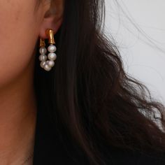 If you are looking for some earrings that goes well with simple black t-shirt but also make you stand out on a girls party, then our Eternity Pearl Hoop Earrings is here for you. Plated with 18k gold, the earrings feature two strands of freshwater pearls; they will definitely make a set with our Pearl Toggle Bracelet and Pearl Toggle Necklace. 18k gold plated Brass base Freshwater pearls Gold Pearl Drop Cartilage Earrings, Trendy Single Pearl Earring For Everyday, Trendy Single Hoop Pearl Earring, Minimalist Single Huggie Earring For Party, Trendy Everyday Pearl Drop Earrings, Trendy Pearl Drop Earrings For Everyday, Toggle Necklace, Toggle Bracelet, Pearl Hoop Earrings