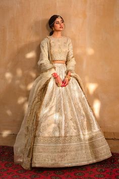 Embroidered Pakistani Lehenga Blouse and Dupatta Dress Golden Lehenga, Pakistani Lehenga, Gold Lehenga, Lehenga Blouse, Party Kleidung, Bridal Lehenga Choli, Pakistani Wedding Dresses, Lehenga Designs, Pakistani Bridal