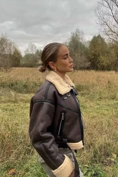 Faux Shearling Jacket, Skandinavian Fashion, Stand Collar Jackets, Chique Outfits, Chic Tops, Woman's Fashion, Vintage Long Sleeve, Aviator Jackets, Coat Vintage