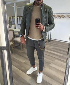 “Naturalcolorwithnaturalyarnspullover by @letricotperugia” Nmd Xr1, Grey Chinos, Checkered Jacket, Mode Casual, Men's Outfits, Cooler Look, Men Street, Man Style, Mens Style