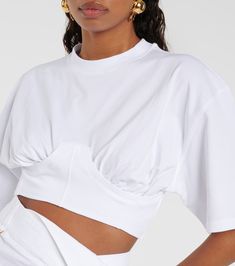 Fitted White Cropped Top, White Fitted Top With Cropped Hem, White Fitted Crop Top With Cropped Hem, Fitted White Top With Cropped Hem, White Stretch Cropped Shirt, White Cotton Crop Top With Cropped Hem, Cropped Fitted Top Made Of Elastane, White Fitted Crop Top, Trendy Short Sleeve Elastane Crop Top