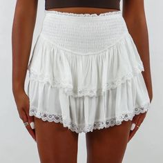 Olivia Mark - White High-Waisted Skirt with Pleats and Lace Trim High Waisted White Skirt, Skirt With Pleats, Study Abroad, Types Of Skirts, European Fashion, A Line Skirts, Pleated Skirt, Lace Trim, High Waisted Skirt