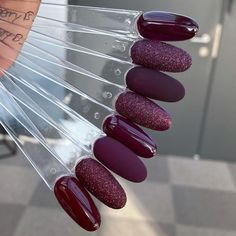 Fall Nails Dark Purple, Vampy Nails, Short Nail Manicure, Hello Nails, Punk Nails, Romantic Nails, Subtle Nails, Trendy Nail Design, Elegant Nails