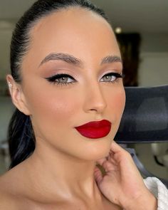 Red Lipstick Makeup Looks, Classy Makeup, Red Lipstick Makeup, Radiate Confidence, Makeup Mistakes