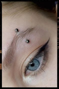 Eyebrow Piercing Idea Persings Eyebrow, Pearcings Ideas Face, Unique Eyebrow Jewelry, Cute Eyebrow Piercing, Eyebrow Piercing Aesthetic, Eyebrow Piercing Ring, Eyebrow Ring Piercing, Dream Piercings