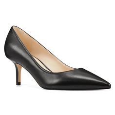 Minimalist Wardrobe Women, Everyday Heels, Kitten Heel Shoes, Black Leather Pumps, Toes Designs, Kitten Heel Pumps, Kitten Heel, Work Shoes, Black Pumps