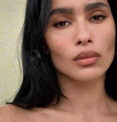 Zoe Isabella Kravitz, Zoe Kravitz, Cute Makeup, Aesthetic Makeup, Brown Eyes, Beauty Inspiration, Makeup Inspo, Dark Hair