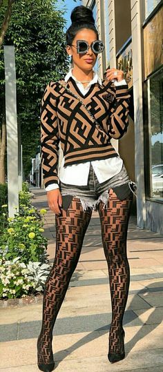 Stockings Outfit, Fendi Accessories, Older Women Fashion, Follow Back, Black Women Fashion, Philadelphia Pa, Black Tights, Street Chic, Ladies Tops Fashion