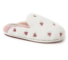 Fluffy and adorable, these scuff slippers are covered in cute hearts, and they're the perfect pick for lazy days and well-deserved breaks! From Dearfoams. Accessories Guide, Comfy Slippers, Cute Slippers, Soft Teddy, Valentines Design, Slippers Cozy, Shoe Carnival, Valentines Day Hearts, House Shoes