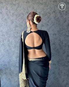 Dive into a gallery of 55+ elegantly chic back neck blouse designs for your saree! Tap the link to explore and elevate your style game 🩷 | Picture Credits: @sukhmanigambhir | #ShaadikiTaiyari Aasaan Hai Backless Blouse Designs For Saree, Black Blouse Designs Latest, Trendy Blouse Designs Back Neck, Blause Desine Latest Back, Blouse Back Neck Designs Latest, Black Saree Blouse Designs, Back Neck Blouse Designs, Blouse Backless