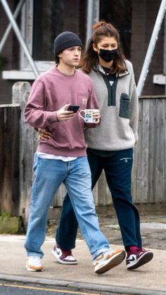 Retro Men Outfit, London Street Style Men, Zendaya Tom Holland, Zendaya And Tom Holland, Zendaya And Tom, Chill Style, Height Difference, Men Stylish Dress, Zendaya Coleman