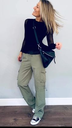 Chucks Outfit, Olive Pants, 60 Fashion, Fall Fashion Trends, Sweater Weather, Orlando, Fall Outfits, Casual Outfits