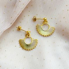 "This  boho sun  EARRINGS has sparkly gold charms reminding  Actec sun . Lovely hint of gold will be wonderful to be given as a gift for Best Friend or will fit your everyday wear. This Rising Sun  inca earrings has  Geometric Modern shape. ♡ DETAILS  CHARMS : approx. 0.78 \" (2 cm) Material: gold plated 925 Sterling Silver, ♡ BUYING AS A GIFT? Each item is  perfectly wrapped for gift giving or as a wonderful present for you! All items come packaged in a jewelry gift box. All orders have a littl Inca Jewelry, Gold Sun Earrings, Sun Earrings, Boho Sun, Gift For Best Friend, Gold Sun, Gold Charms, Celestial Jewelry, Rising Sun