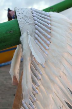 white Indian inspired warbonnet medium length Made with white feathers and suede fabric Hat circumference 59 cm approx, 23,2 inches approx Please note that our products are handmade with some natural materials. For this reason the used materials such as leather and feathers may have slight variations in color. Please do not forget to send us a message confirming the delivery address and contact phone number. Your package could not be sent without this information. Our shipping companies only acc Bohemian White Headpiece For Festival, American Clothes, Native American Wedding, Native American Headdress, Feather Fashion, Indian Headdress, Winter Photoshoot, Indian Photoshoot, Feather Headdress