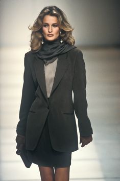 Minimal Stil, Shalom Harlow, Stephanie Seymour, 90s Runway Fashion, Runway Outfits, Helena Christensen, Linda Evangelista, Christy Turlington, Cindy Crawford