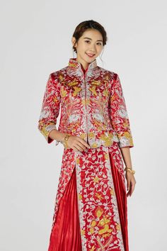 A beautiful Chinese qun kwa (qua) with gold and silver embroidery. This traditional two-piece Chinese gown originated in the Ming Dynastry as the royal wedding bridal dress. Fashion Gender Neutral, Chinese Bridal Dress, Melinda Dress, Wedding Dress Traditional, Tea Ceremony Dress, Qun Kwa, Chinese Gown, Chinese Wedding Dress Traditional, Traditional Chinese Wedding