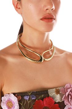 Make a statement with the Irregular Necklace. Its captivating shape offers a chic touch to any outfit. Necklace Type: Cuff Length: 10 cm Width: 14.8 cm Formal Metal Choker With Clavicle Chain, Chic Clavicle Chain Jewelry For Formal Occasions, Chic Formal Jewelry With Clavicle Chain, Chic Formal Clavicle Chain Jewelry, Metal Clavicle Chain Jewelry For Evening, Evening Metal Jewelry With Clavicle Chain, Chic Clavicle Chain Jewelry For Evening, Modern Formal Jewelry With Clavicle Chain, Modern Formal Clavicle Chain Jewelry