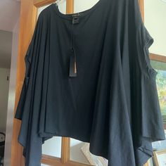 New Seasons Black Butterfly Sleeve Top. Cute Style. Size Medium Black Batwing Sleeve Tops For Spring, Butterfly Sleeve Top, Butterfly Sleeve, Black Butterfly, Cute Style, Butterfly Sleeves, Top Cute, Sleeve Top, Top Blouse